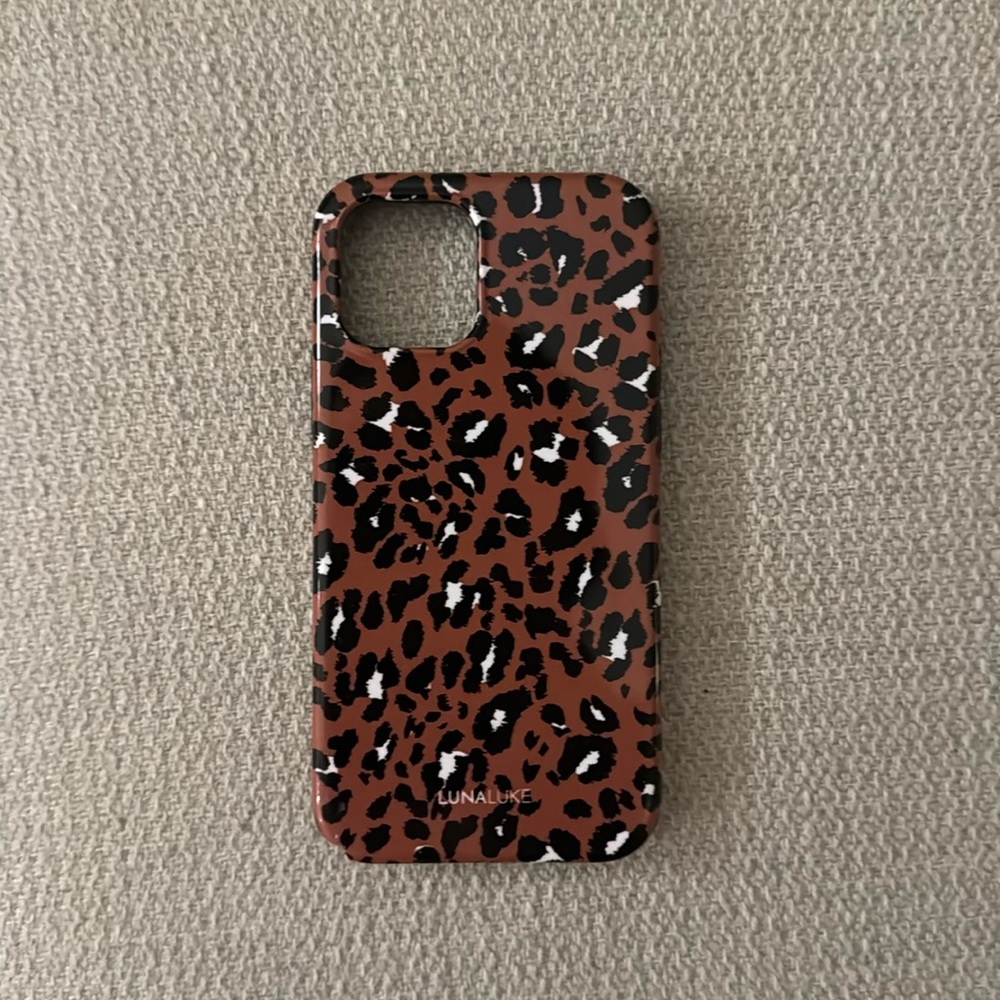 Luna luke used iPhone 12 Case! Slight chip on edge